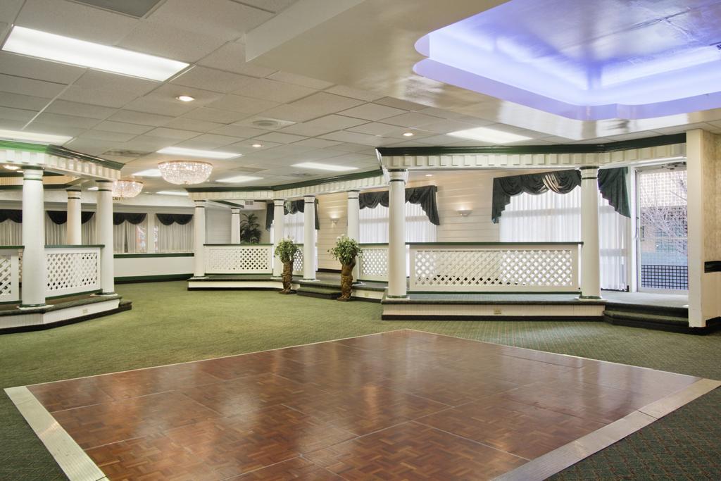 Hotel Ramada By Wyndham Roanoke Exterior foto